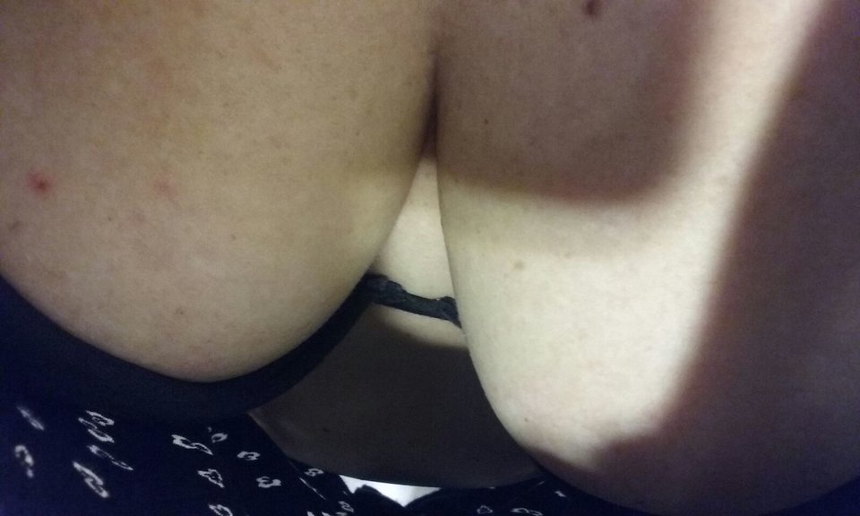 Piersi w ubranku. - sympatycznemalzenstwo