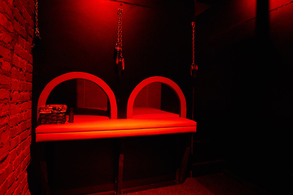 Prive Club - Full Body Glory Hole - PriveClub