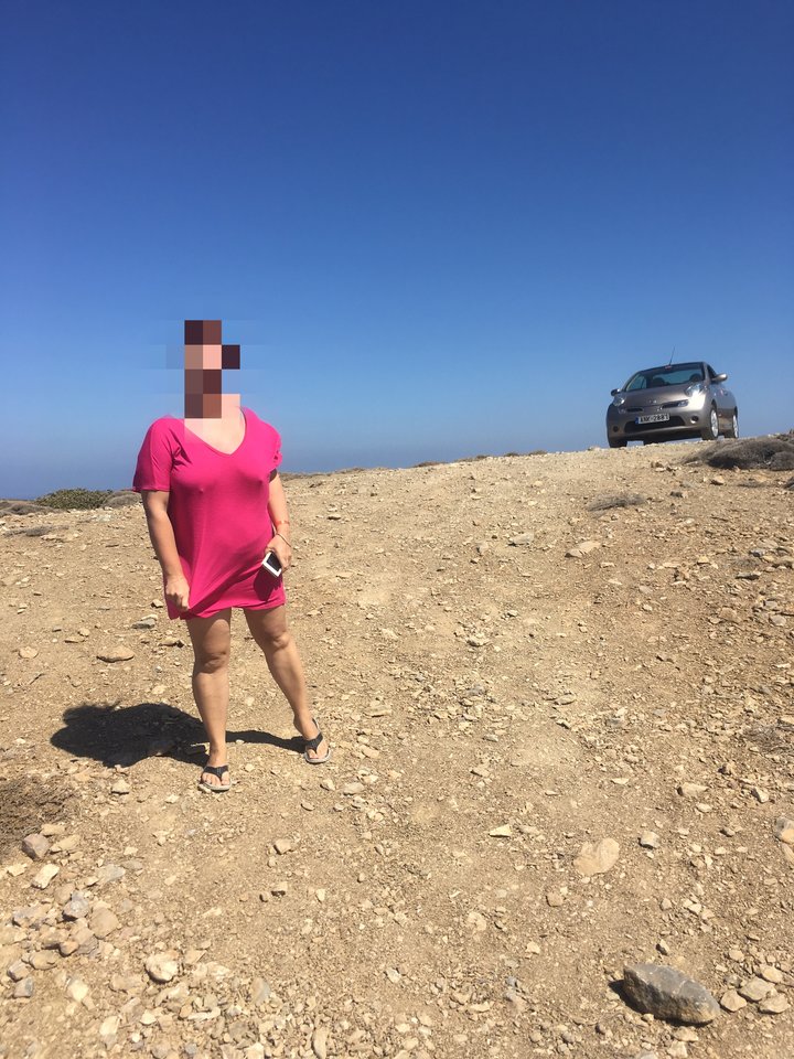 Sterczące sutki w drodze na plażę MATALA - JaTyMy69