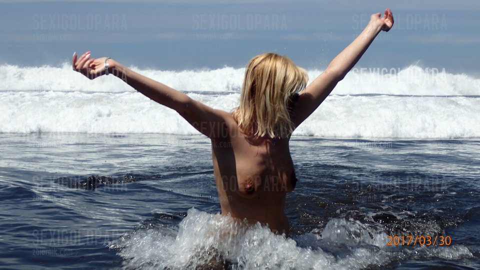 Uwielbiam taki luz....słońce i ciepłe fale... - sexigoldpara