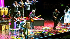 Na scenie... Phil Collins.