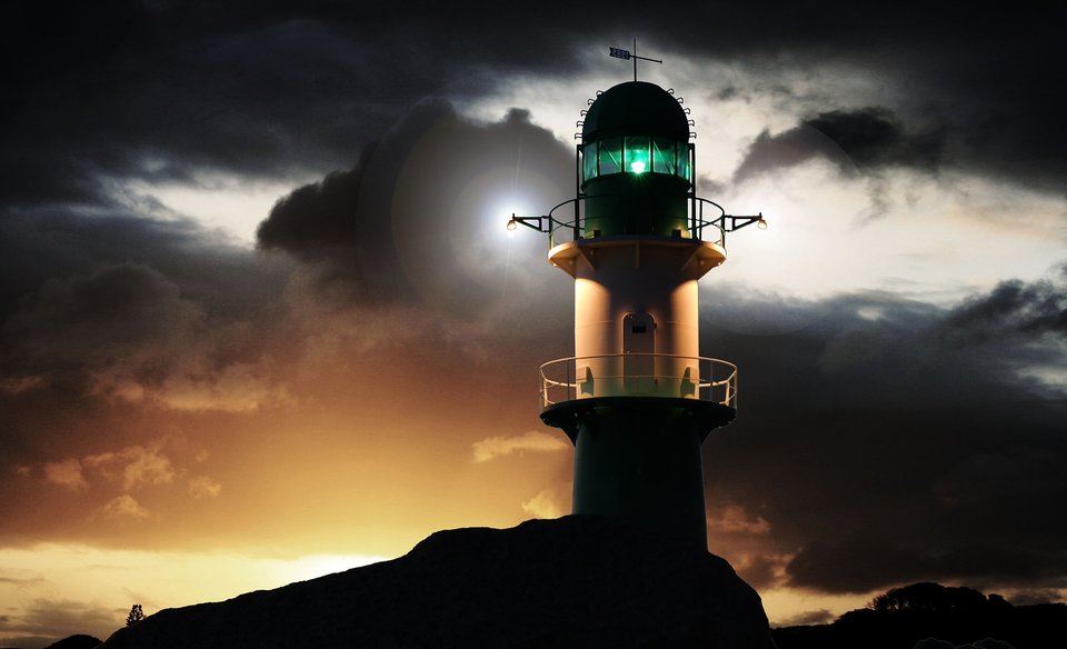 lighthouse-2426925_1920.jpg - ziutek64