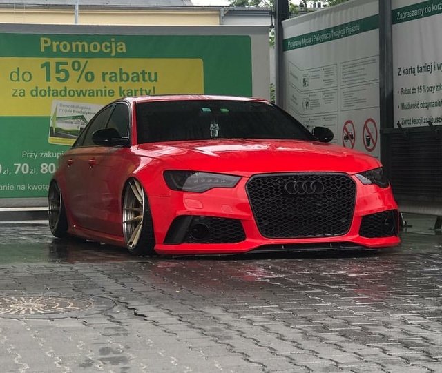 qrwa...jeździć się nie da...rzucają się co chwila na maske. - kolczyk_w_jezyku