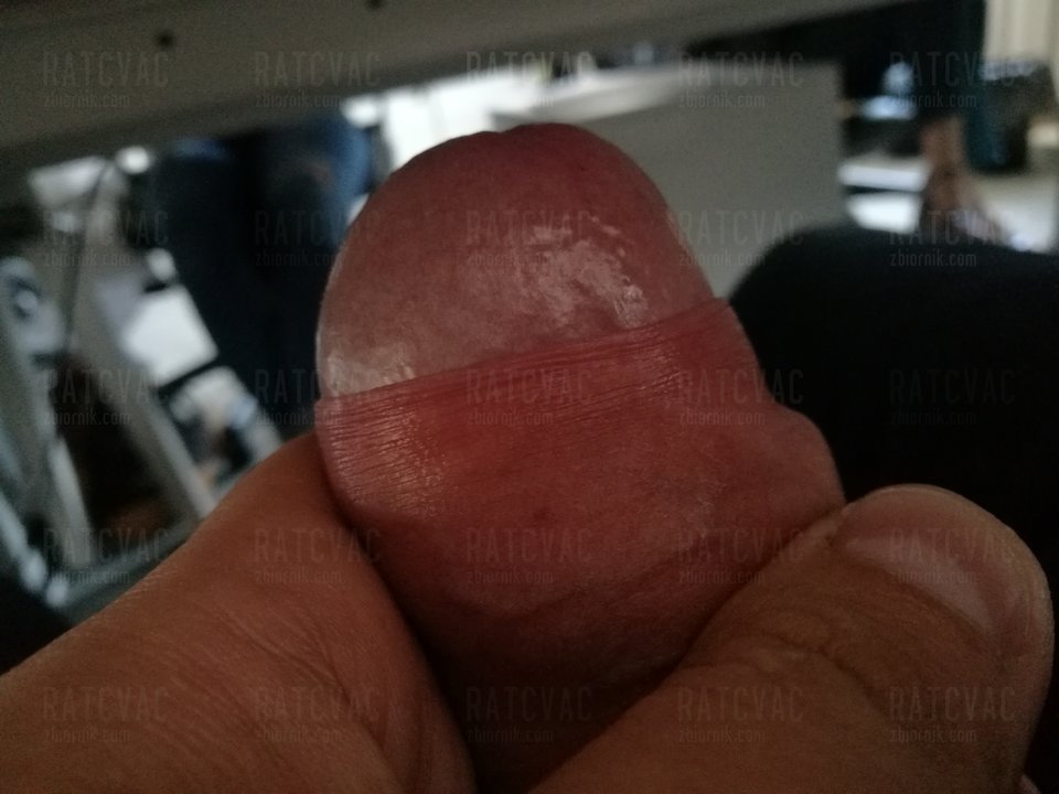 Nudy w biurze  - RATCVAC