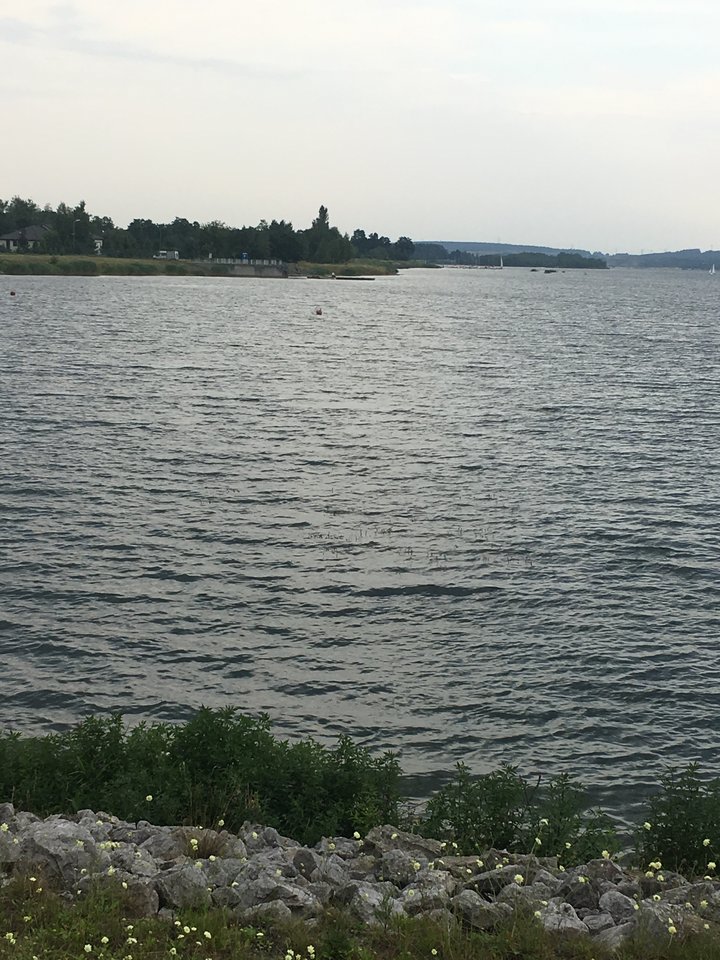 Jak miło spedziź czas nad wodą w taką pogodę  - adi65