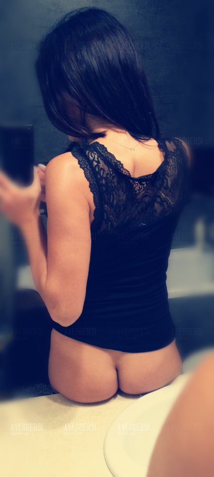 lady in black.jpg - Avengersi