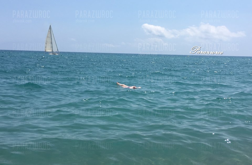 Samotny biały żagiel ⛵ - Parazwroc