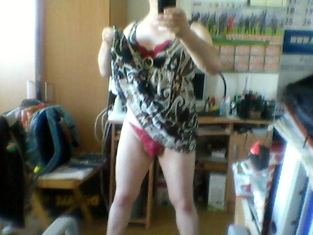 Piotrek robi zdjęcie podczas przymierzania sukienki pokazuje majteczki 09.09.2017 g.15.46.jpg - Wawa48