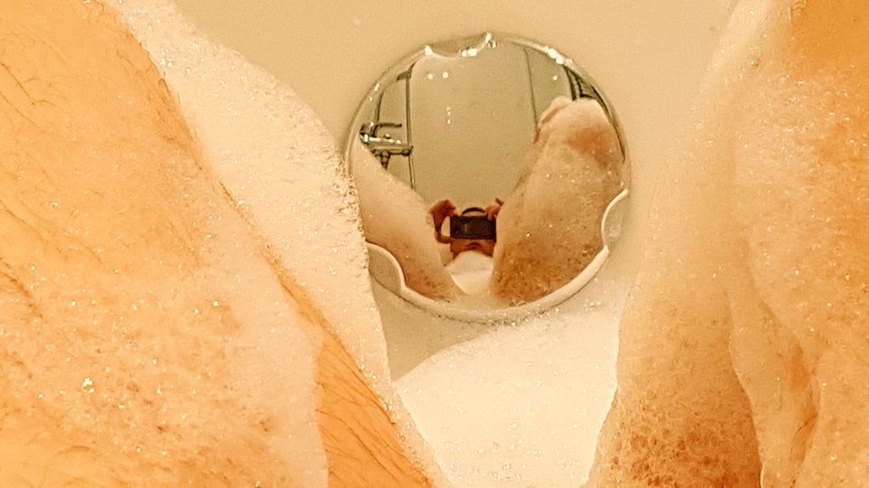 Gorąca kąpiel w hotelu - UnleashedGucio