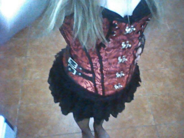 13342062_524207074431865_916677378_n.jpg - Red_lips_fingertips