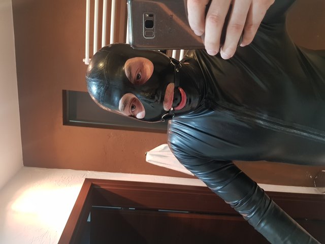 Latex_mask