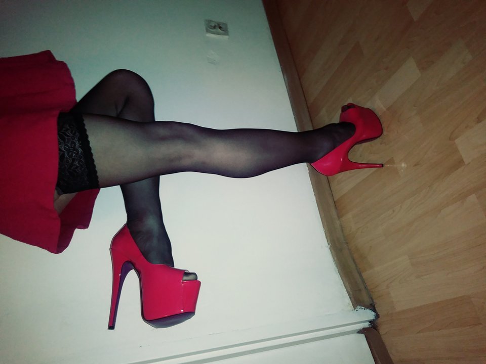 20180406_232344_Film3.jpg - AngelaCrosdress