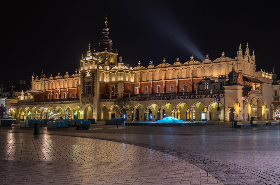 A w tle Ratusz - mystic