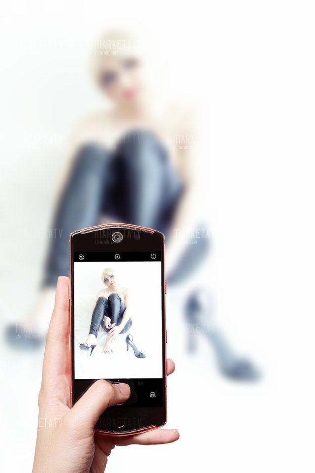 Kto chcialby teraz trzymac telefon ? - marketatv