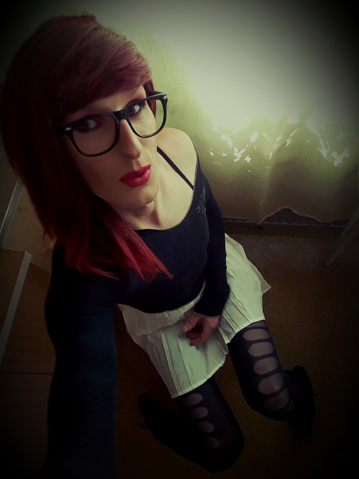 Przysiądziesz się ? Bexzie mi miło.  - xXxWeronikaxXx