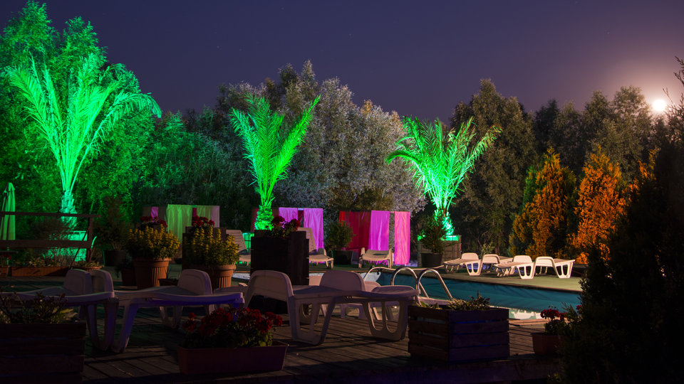 Klubowa plaża w nocy 3. - jacuzzi