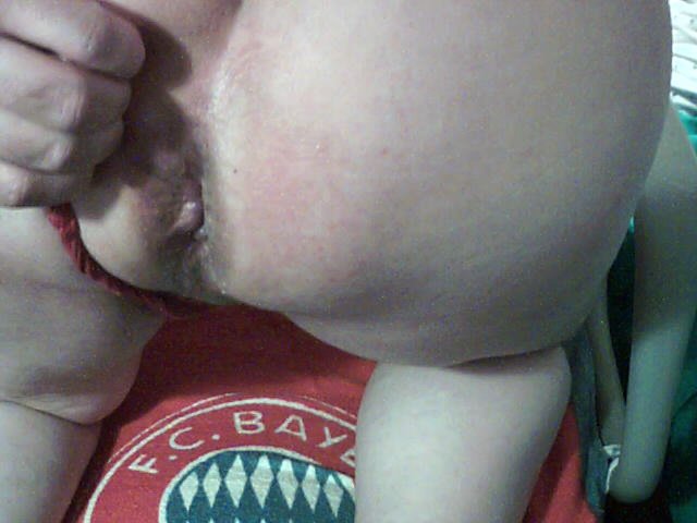 P cwelik pokazuje dziurkę dupki 19.06.2018 g.01.38.jpg - Wawa48