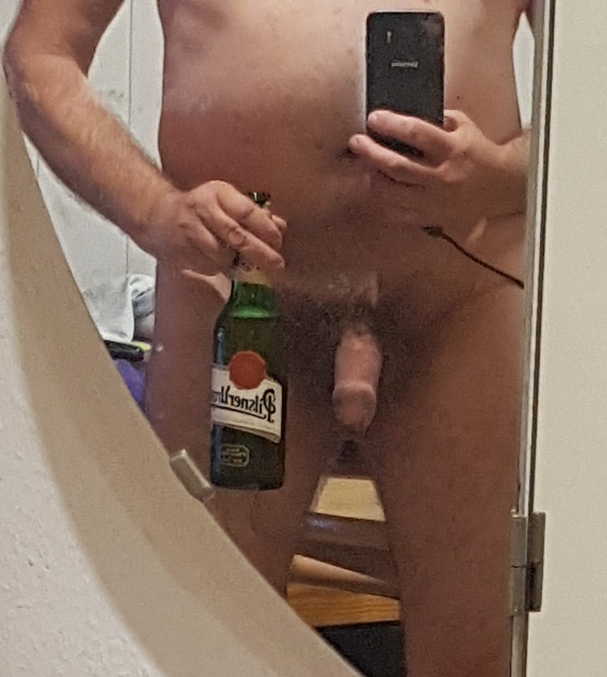 Piwko piję na golasa. Zapraszam na piwko. - Avatar59