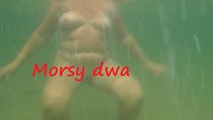 Pod wodą.