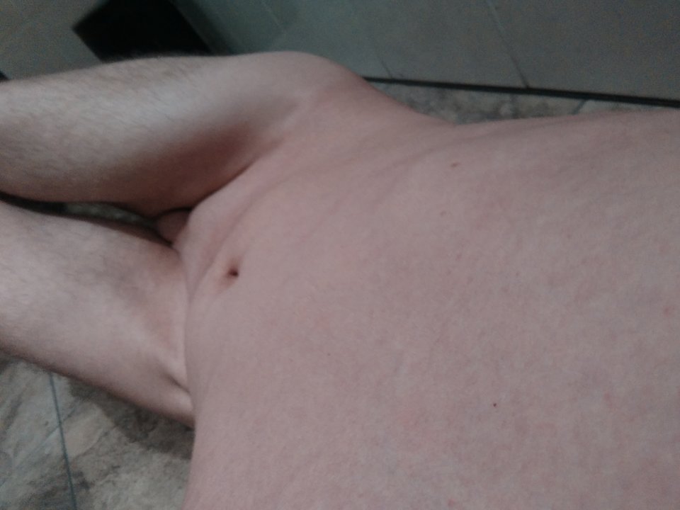 Na posadzce w kiblu. - tylko_nikt