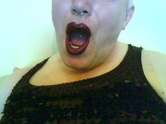 Suka gotowa na głęboki oral.