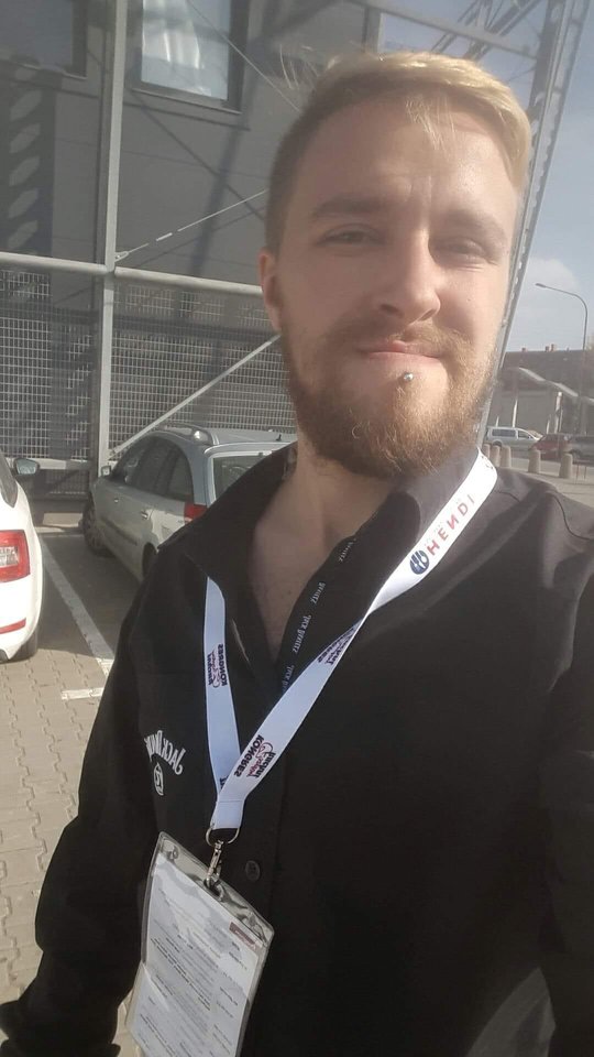 43433796_1100644900112705_7287874604352143360_o.jpg - master0700