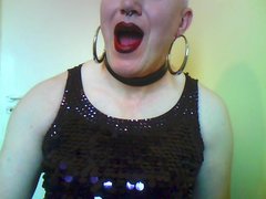 Bordowe usta szminki.