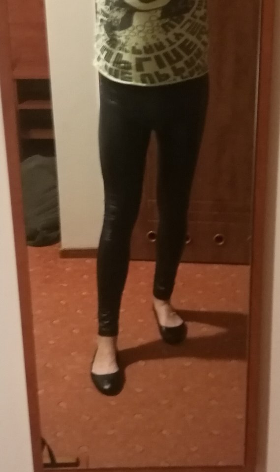 Suczka gotowa na rżnięcie - latex1