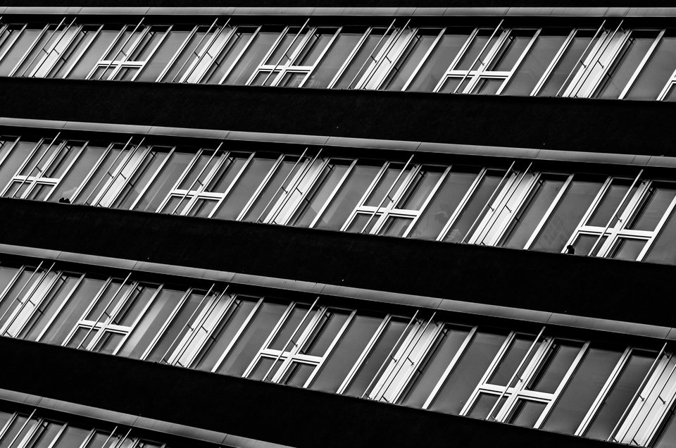 Tyle okienek i nie ma panienek - mystic