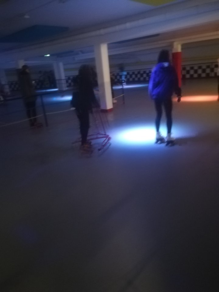 Doktor zalecił spacer z balkonikiem - Bezniku12