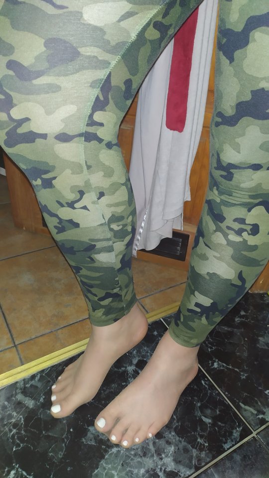 Cieniutkie cieliste w legginsach - BlackSister96