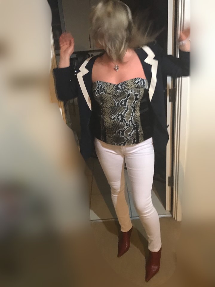 1CE977EE-9BA3-4B8D-8CD5-9E3D4457CA2F.jpeg - PARA_40_FEMDOM