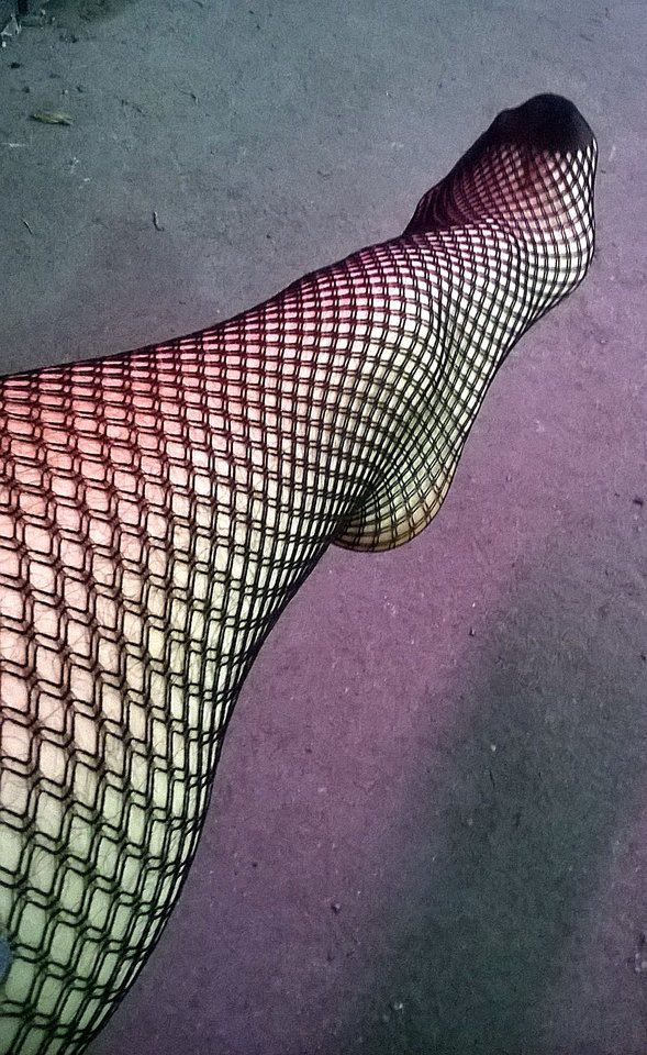 Może ktoś się na nią spuści? A może footjob? :) - Fuck_me_now