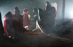 "Oczy szeroko zamknięte w JC&R".