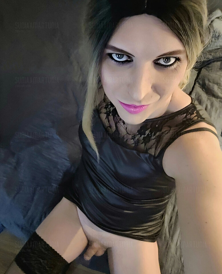 Heelooo - SuniaaMartunia