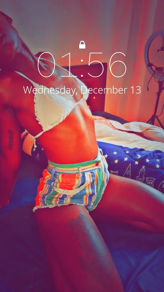 Snapchat-1251215216.jpg - QueenBeee