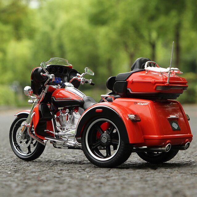 Harley-Davidson-2021-CVO-Tri-Glide-model-skala-1-12-Maisto-pomar - Maly103