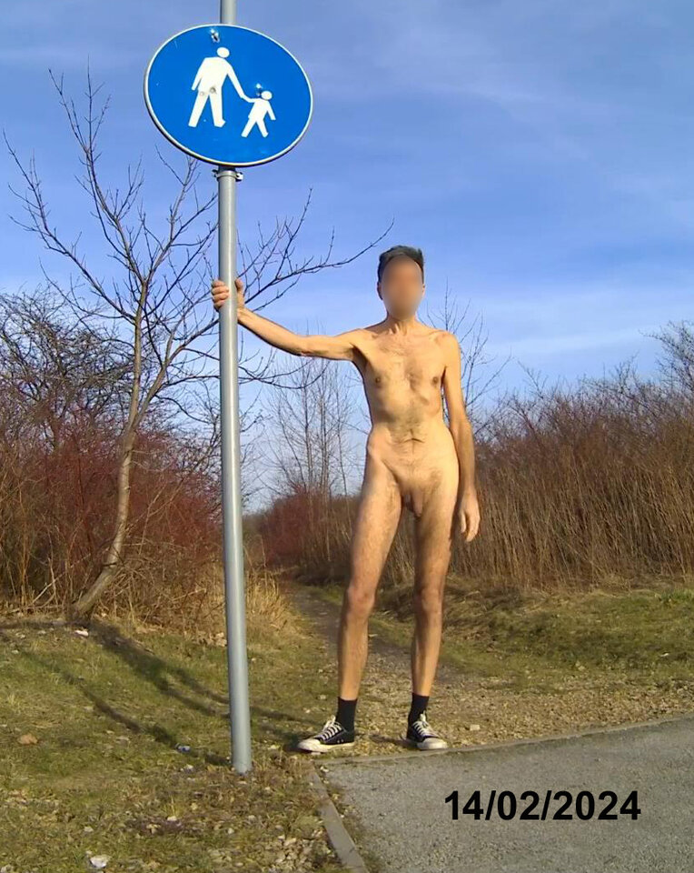 20240214_143336A.mp4_snapshot_00.26_[2024.02.14_15.43.31a].jpg - Krzysztof_cfnm