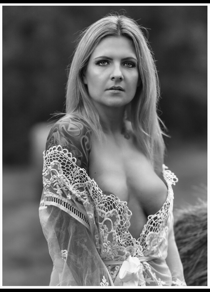 Screenshot_20230409_054532_Gallery.jpg - metalcfcouple